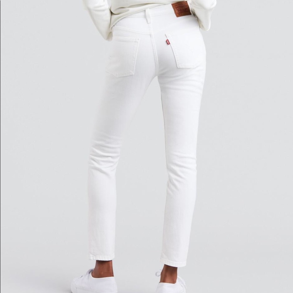 EUC Levi 501 white skinny jeans